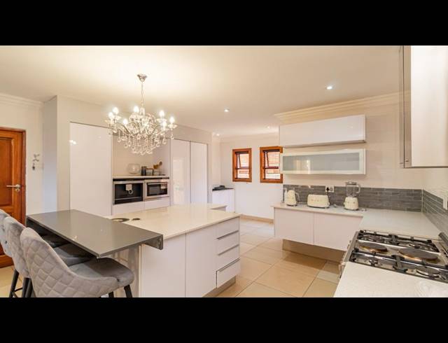 5 BEDROOM HOUSE FOR SALE IN MAHUBE VALLEY